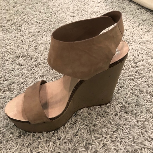 Vince Camuto Wedge - Picture 3 of 5